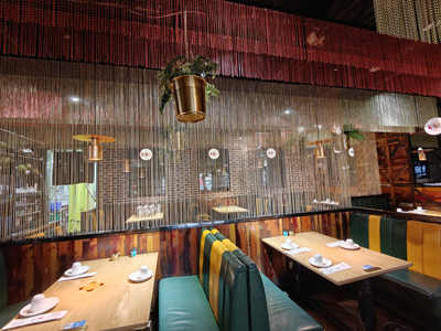 Chain link curtain used for restaurant decoration.