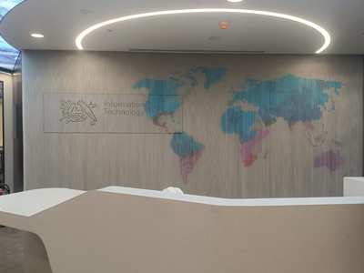 Chain link curtain used as a reception hall screen