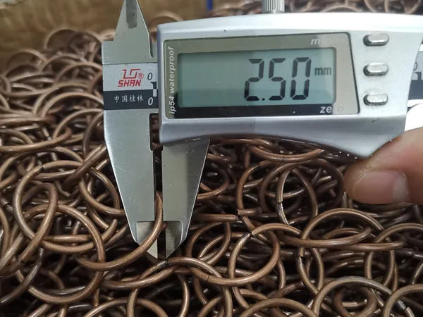 2.5 mm wire diameter of the chainmail curtain used in a New York restaurant interior