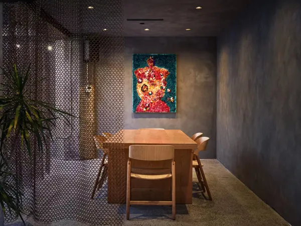 Interior decoration using a chainmail curtain in a New York restaurant